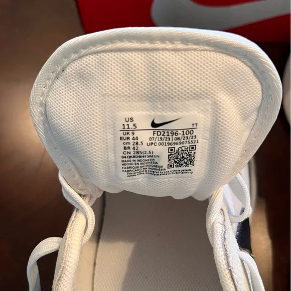 Nike Women's Sneakers in Cream and Black - Picture 4 of 9